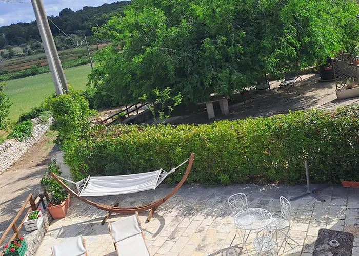 Trulli Di Rosa * Locorotondo