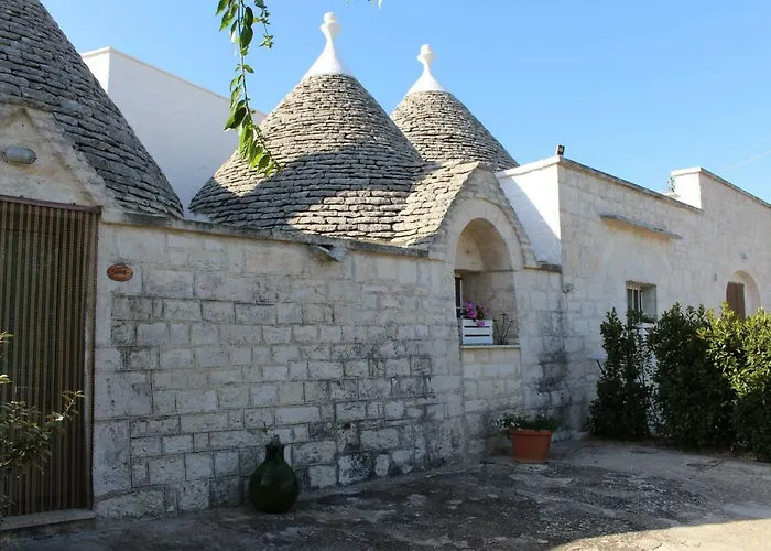 Trulli Di Rosa * Locorotondo