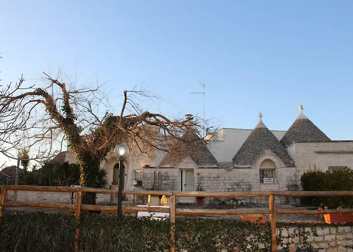 Trulli Di Rosa * Locorotondo